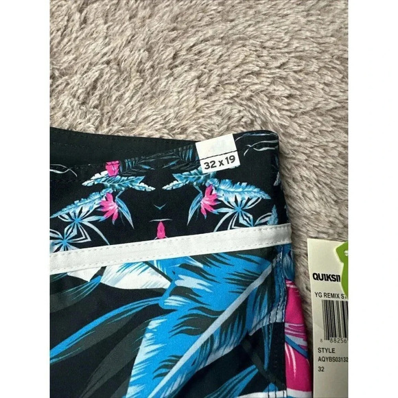 QUIKSILVER YG Remix Stripe 19" UEA1 Boardshorts BLUE NWT - Picture 5 of 16